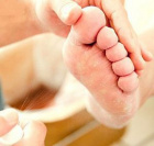 шелушение кожи ног: причины появления и устранение проблемы