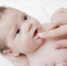 почему сохнут губы у ребёнка? причины и способы лечения